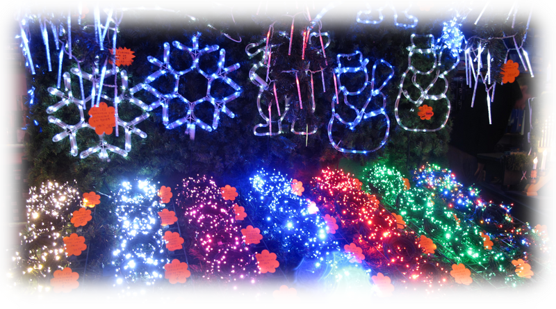 Datei:Christmas market Strasbourg-pd.png